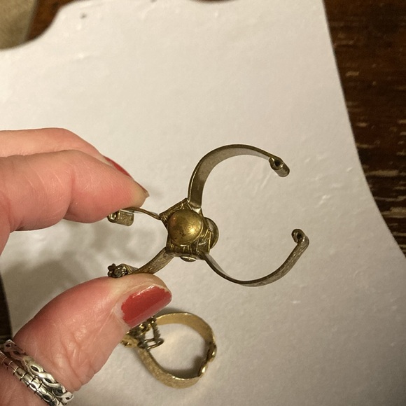 Vintage 50s 60s scarf / glove clips . Old tarnish condition. Collectible - Picture 7 of 11